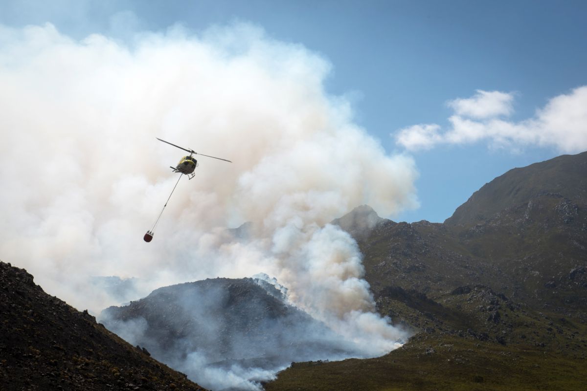 Fire helicopter DCM 2031 Justin Sullivan Fire helicopter DCM 2031 Justin Sullivan